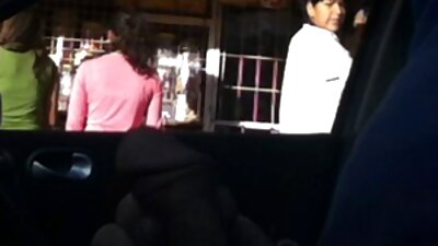 சேவலை நேசிக்கும் பெண்கள் ஒருவரை ஒருவர் நக்கிகிறார்கள்
